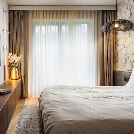 Stejeris Nature-inspired Luxury Brassó